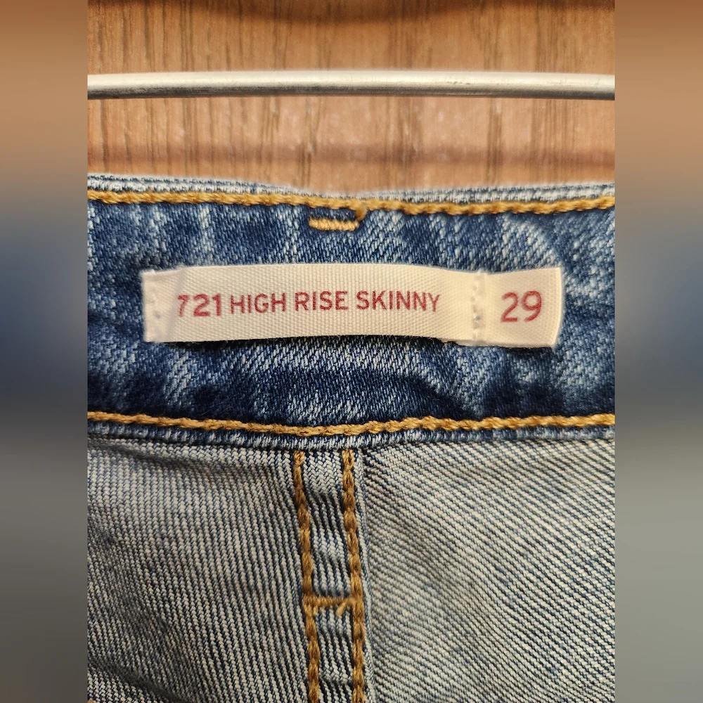 Levis Distressed Women's High Rise Skinny Jeans - Picture 4 of 4